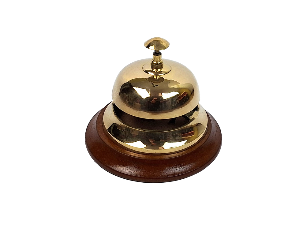 Gong de latón para hotel sobre base de madera TB27/4 con posibilidad de personalización mediante grabado, regalo elegante en color dorado y marrón, altura 11 cm, diámetro 12 cm