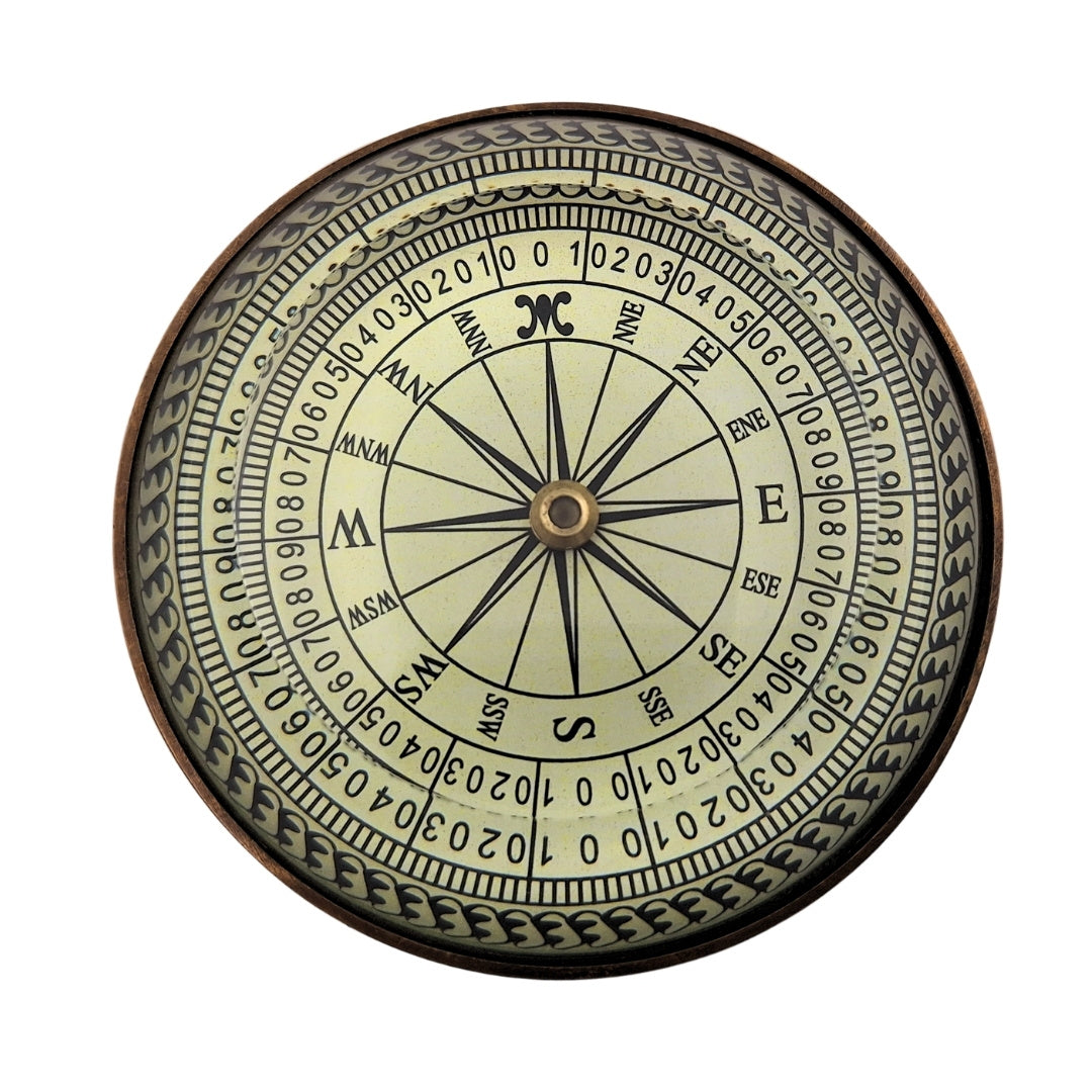 Brújula de lente de latón retro réplica con grabado – regalo personalizado para viajeros, estilo marinero, dimensiones 8x8x2,7 cm, latón y vidrio, proverbio inspirador