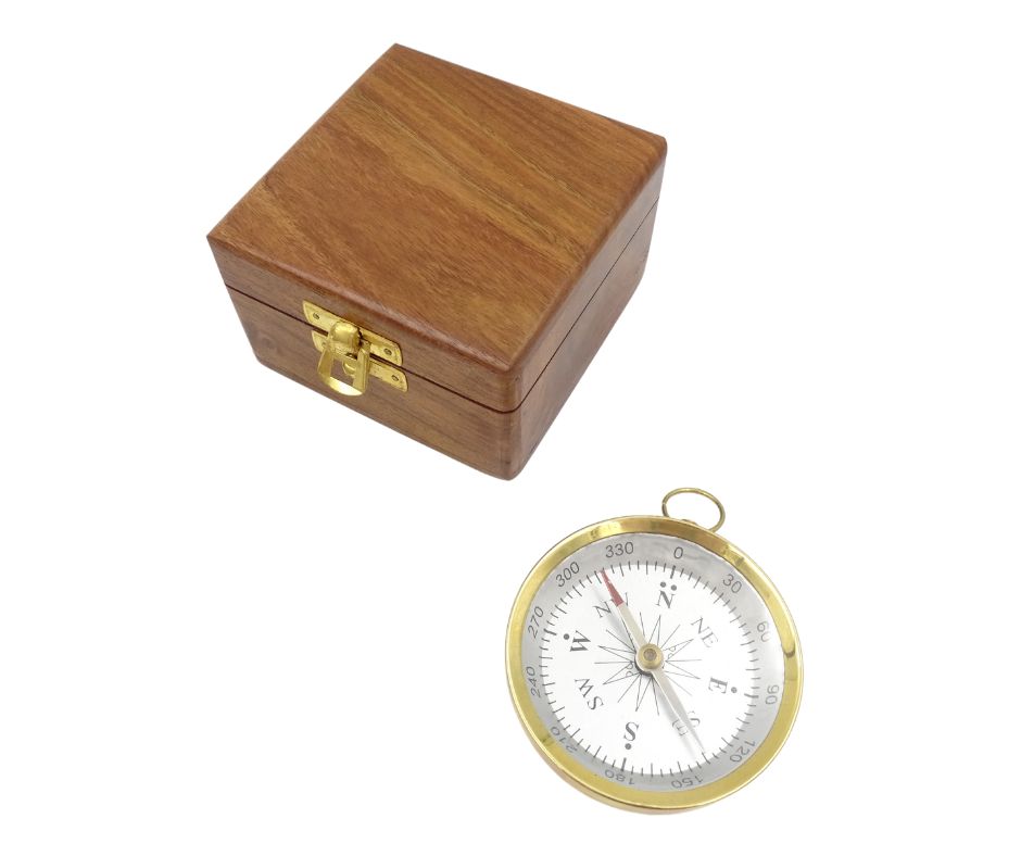 Brújula de Latón en Caja de Madera con Posibilidad de Personalización con Grabado - Regalo Elegante para Amantes de la Náutica, Diámetro 7,5 cm, Altura 1,5 cm