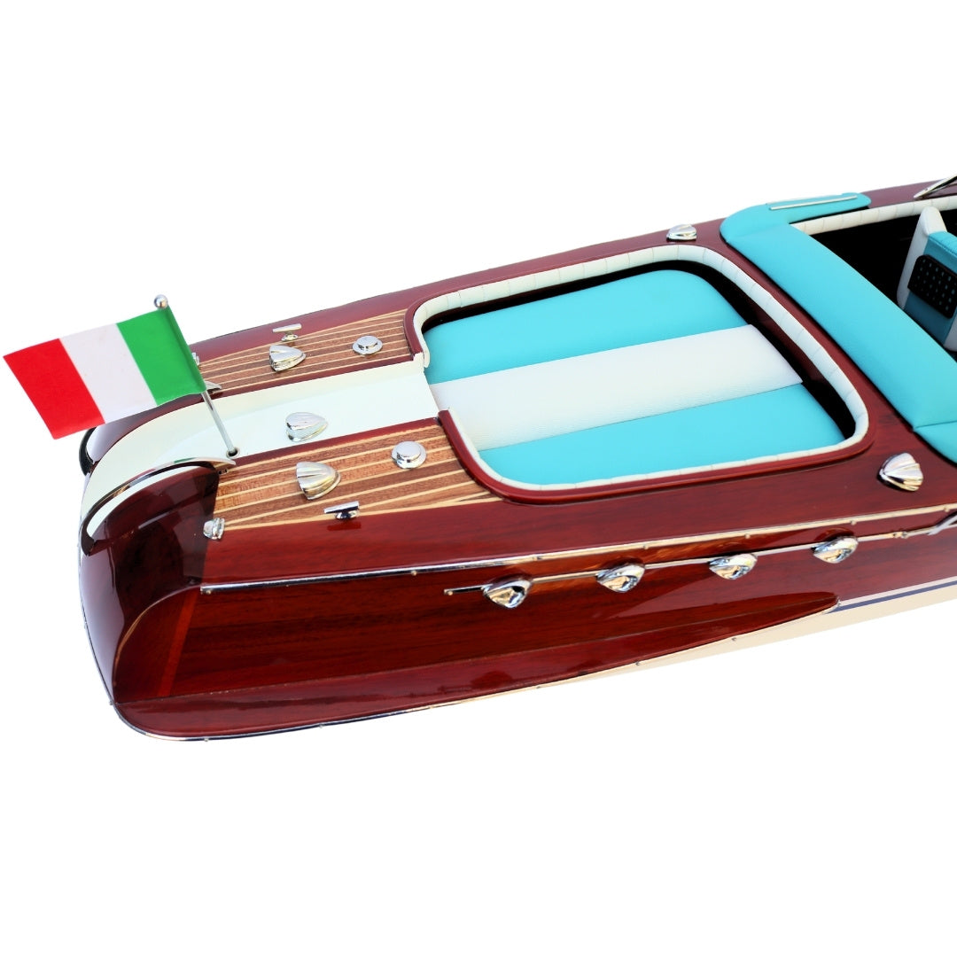 Modelo exclusivo de lancha motora Riva Aquarama de 87 cm con posibilidad de personalización con grabado