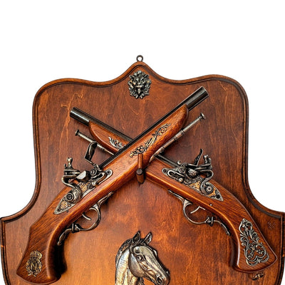 Réplica de pistolas de chispa en soporte de madera con opción de grabado personalizado – Regalo ideal para amantes de la historia y coleccionistas – Alta calidad, construcción sólida, diseño elegante 45x44 cm  