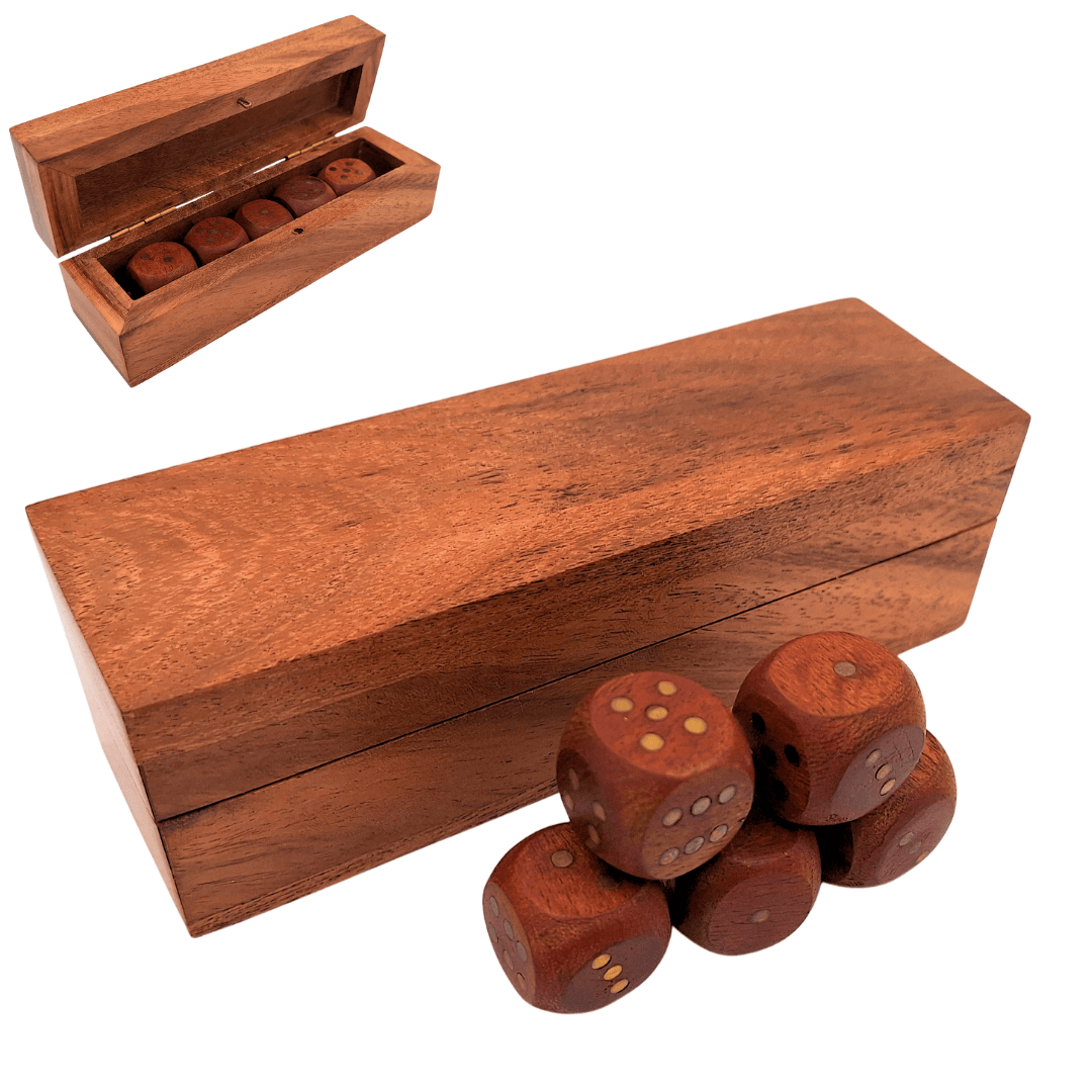 Elegantes dados de madera para juego con puntos de latón en caja personalizada