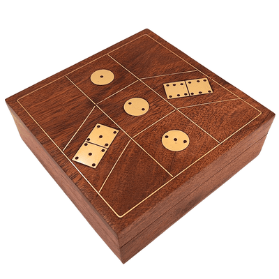 Elegante Set de Juegos en Caja de Madera con Grabado