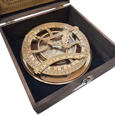 Brújula de latón de 20 cm con reloj de sol en caja de madera, con posibilidad de personalizar el grabado
