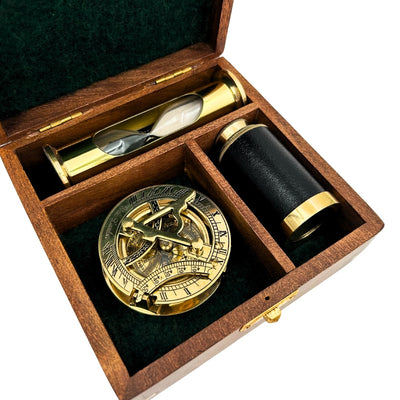 Set de regalo retro con grabado – brújula de latón, catalejo plegable, reloj de arena en caja de madera