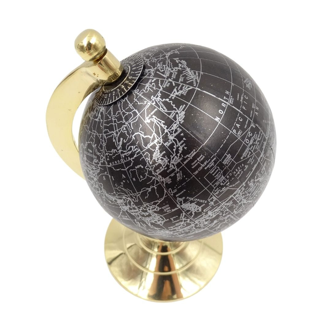Globo decorativo Black & Gold con posibilidad de grabado personalizado – accesorio elegante para regalo, altura 20 cm, base de latón, mapa negro con inscripciones plateadas