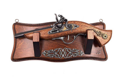 Réplica de pistola TR-239 en perchero para colgar en la pared con posibilidad de personalización con grabado