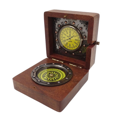 Brújula y reloj retro en caja de madera con posibilidad de personalización mediante grabado