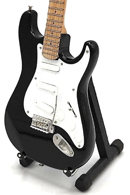 Mini guitarra inspirada en Kurt Cobain con posibilidad de personalización mediante grabado, hecha a mano en madera de caoba, negra/blanca, altura 27,5 cm