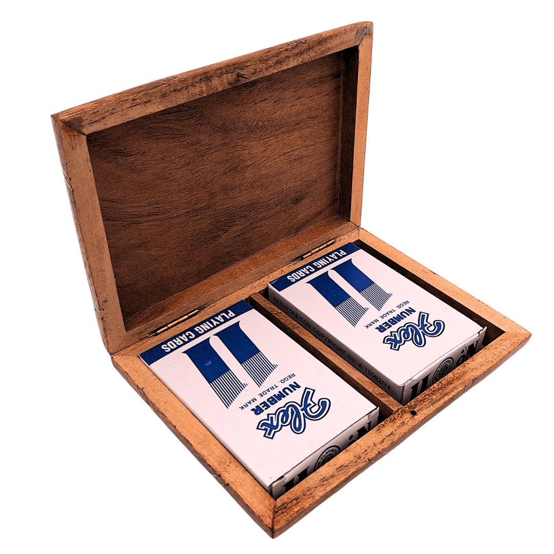 Elegante Set de 2 Barajas de Cartas en Caja de Madera con Posibilidad de Grabado Personalizado