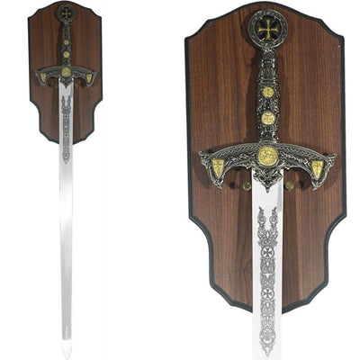 Réplica de espada de los templarios con grabado en soporte de madera