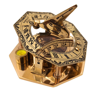 Brújula de latón en elegante caja de cuero con opción de grabado – regalo retro vintage para viajero, marinero - altura 8 cm, diseño elegante de latón