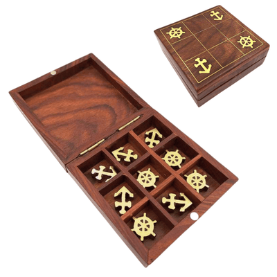 Tres en raya de madera con temática náutica y grabado - Regalo personalizado para navegantes, dimensiones 10x10 cm, diseño elegante con detalles de latón