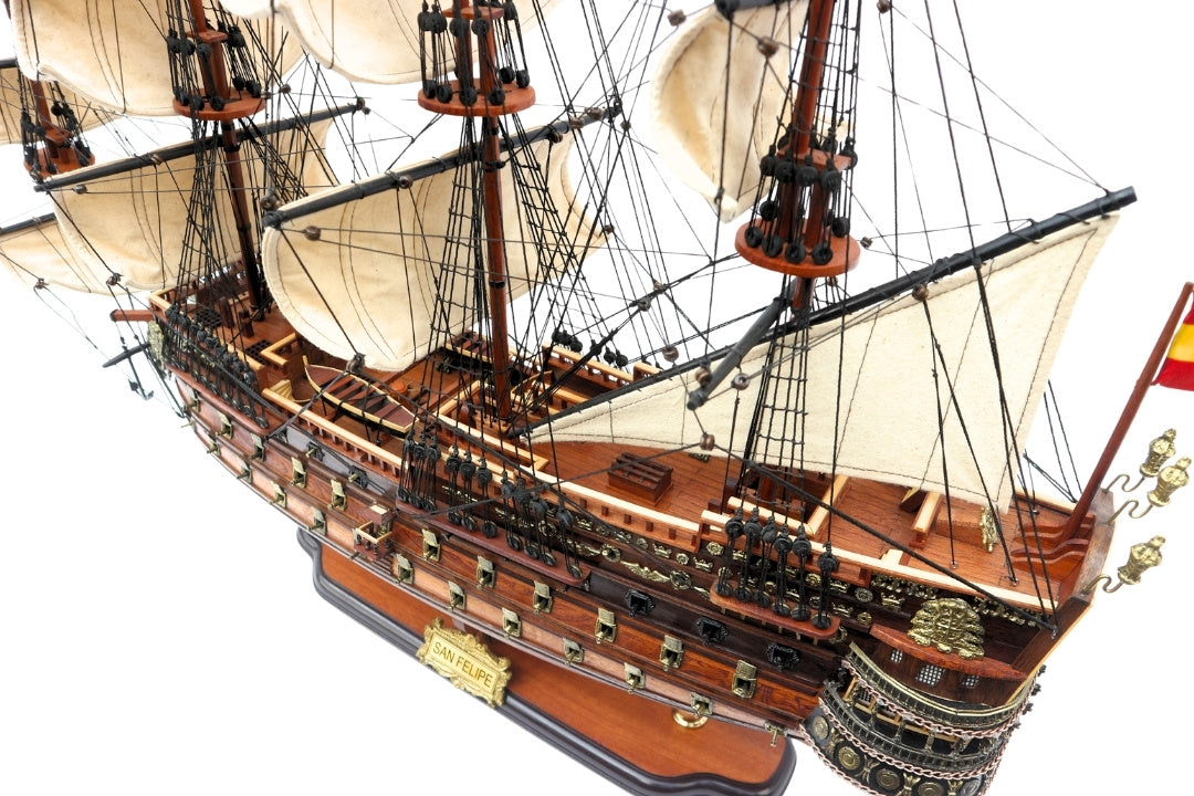 Modelo de velero del barco San Felipe de 80cm, con posibilidad de personalización mediante grabado