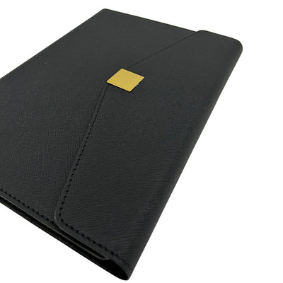 Elegante set de regalo premium con personalización – Cuaderno de cuero A5, bolígrafo y pendrive de 16GB en caja negro y dorado