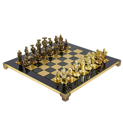 Ajedrez metálico exclusivo con tablero de latón 44 x 44 cm – Figuras medievales con posibilidad de personalización con grabado