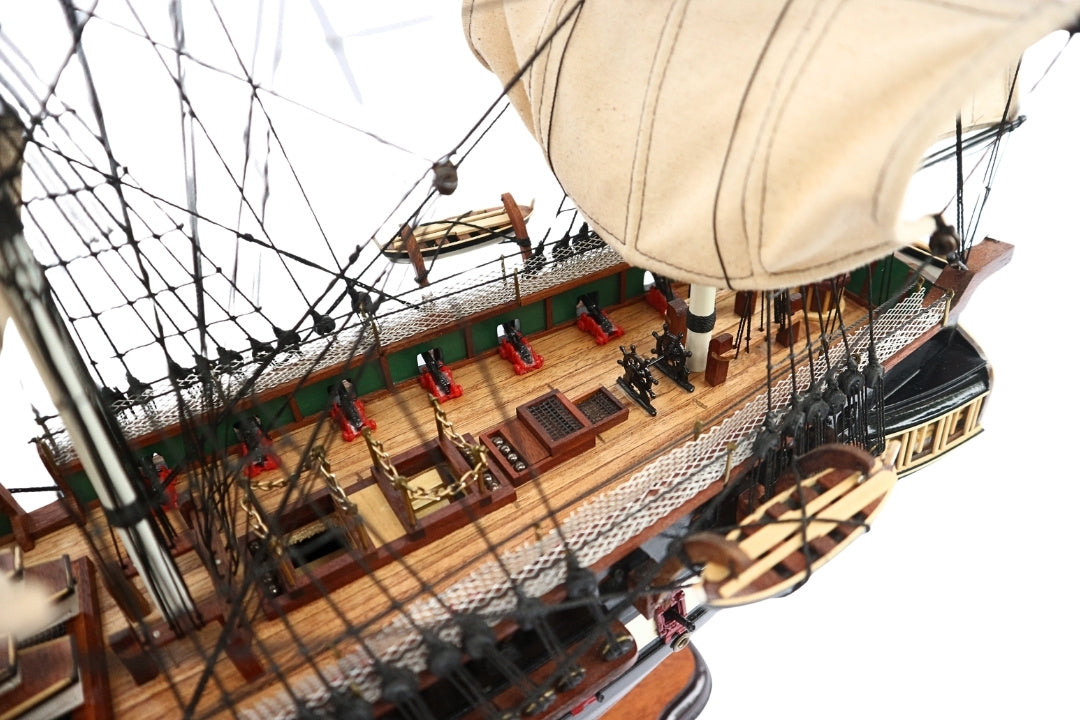 Gran modelo exclusivo del velero USS Constitution de 100cm con posibilidad de personalización mediante grabado