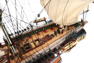 Gran modelo exclusivo del velero USS Constitution de 100cm con posibilidad de personalización mediante grabado
