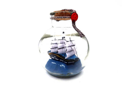Miniatura de velero en botella con posibilidad de personalización con grabado – decoración náutica clásica para regalo, 10 x 10 x 11 cm