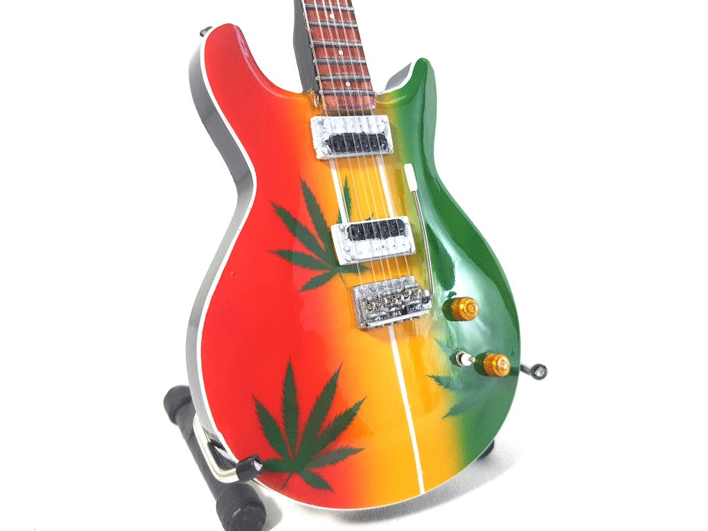 Mini guitarra Bob Marley Tribute Ganja MGT-0468 con posibilidad de grabado personalizado, regalo ideal para fans del reggae, hecha a mano en madera de caoba, altura 27,5 cm, colores amarillo, rojo, verde, blanco  