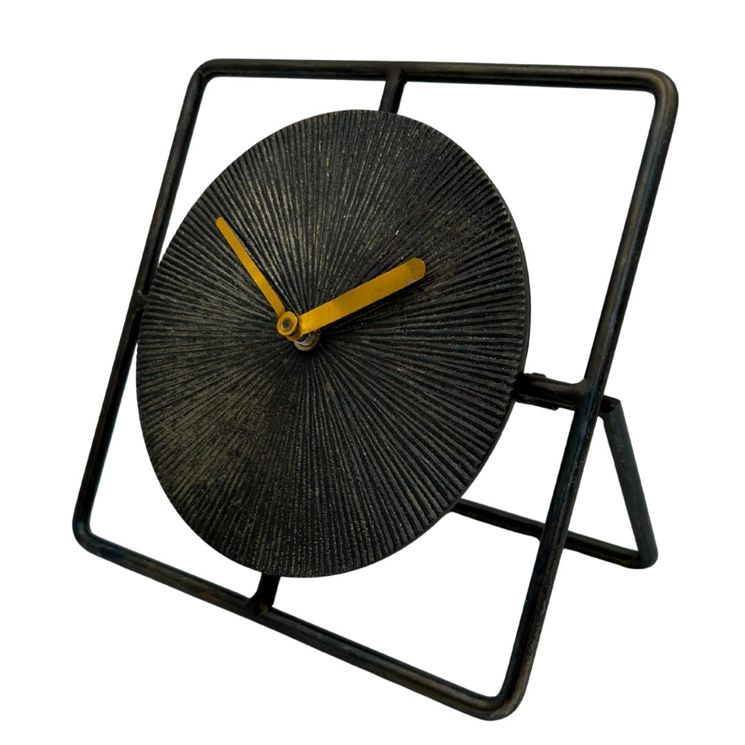 Reloj metálico redondo elegante de 20 cm en negro y dorado con posibilidad de personalización mediante grabado