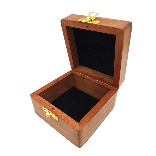 Caja de madera para regalo 6 x 6 x 4 cm con posibilidad de grabado, marrón, con forro de tela y cierre de latón