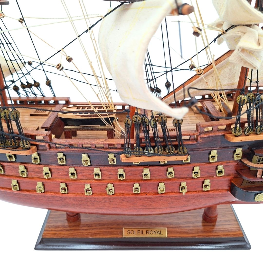 Modelo montado del velero Soleil Royal de 46 cm - Hecho a mano con madera exótica y posibilidad de personalización mediante grabado