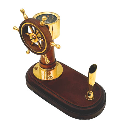 Elegante conjunto de escritorio con timón y brújula con soporte para bolígrafo – Madera y latón – Grabado personalizado – Regalo ideal para navegante – Altura 14,5 cm  