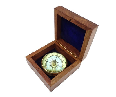 Brújula de latón CLEB en caja de madera con grabado