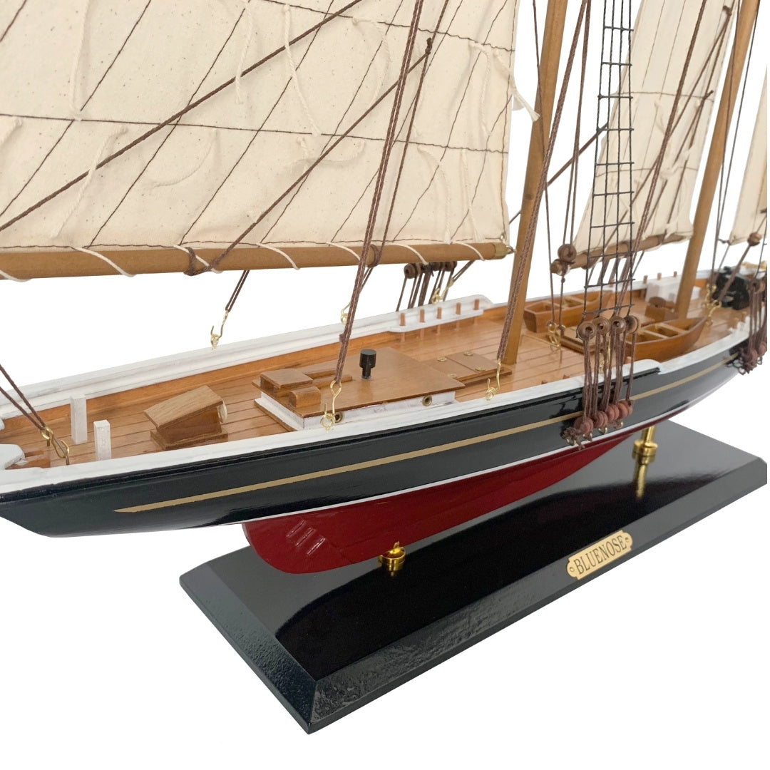 Modelo de velero Bluenose de 80 cm con posibilidad de personalización con grabado