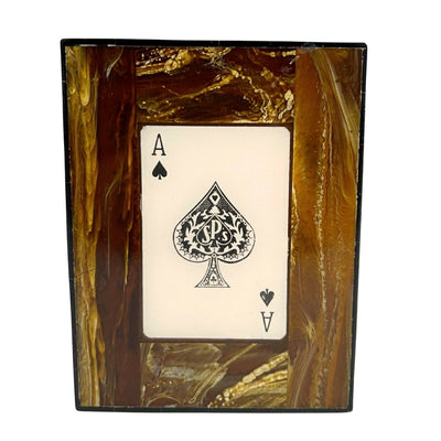 Conjunto elegante de dos barajas de cartas en caja de resina con posibilidad de personalización con grabado