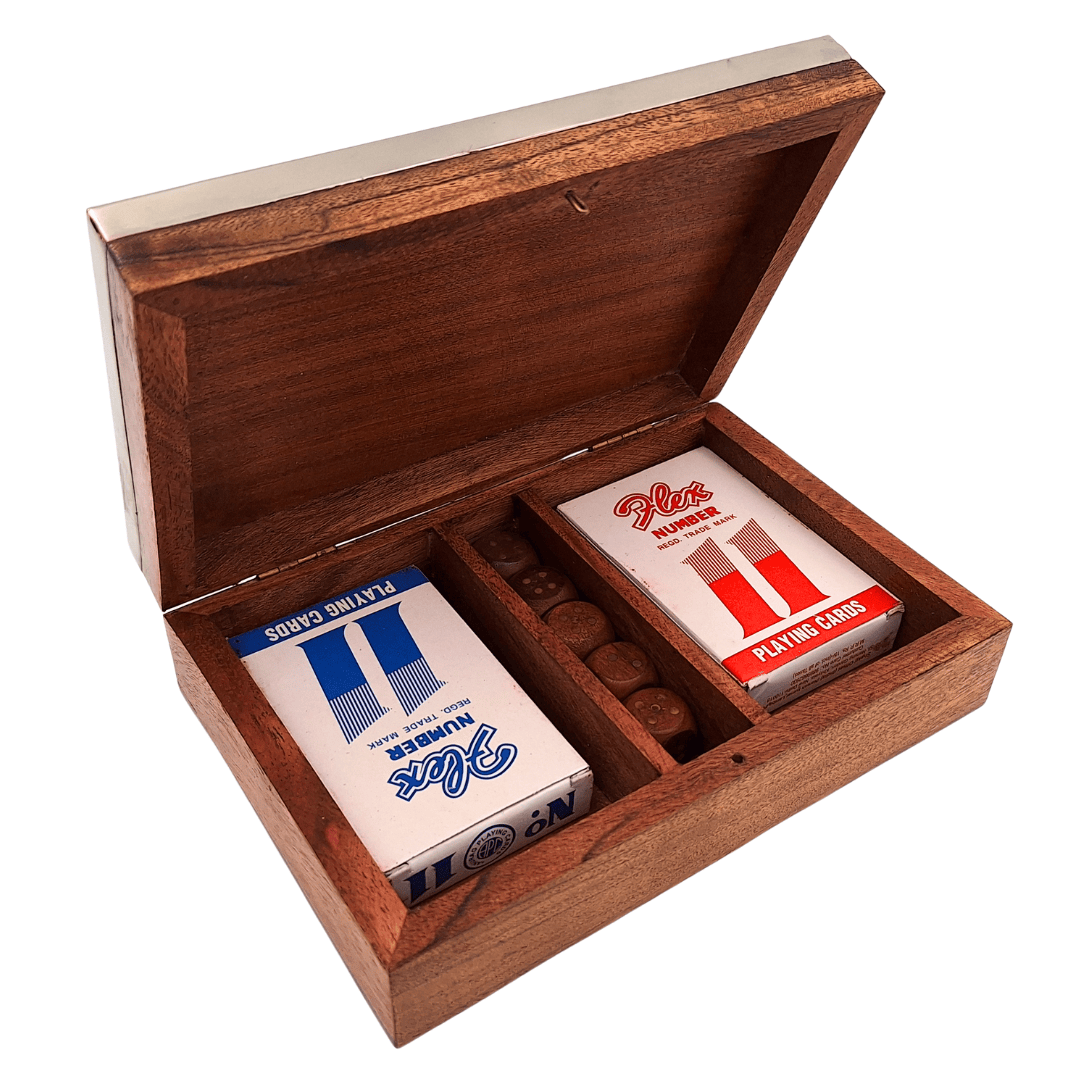 Elegante Set de Juegos con Dos Barajas de Cartas y Dados en Caja de Madera con Tapa de Aluminio