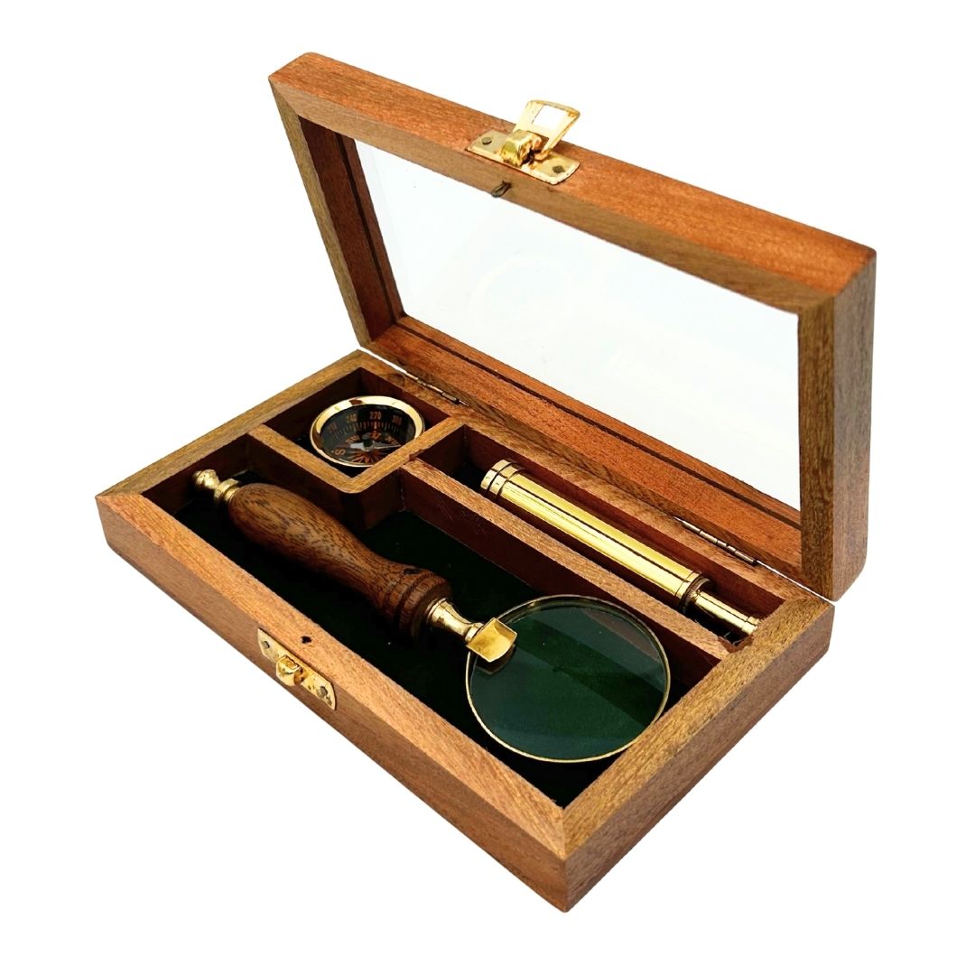 Conjunto de viajero con catalejo, brújula y lupa en caja de madera con opción de grabado personalizado  