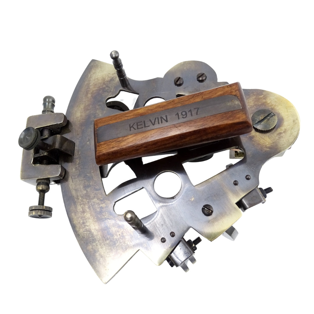 Sextante de latón con grabado en caja de cuero - réplica de 1917, ideal para regalo a navegantes y astrónomos, dimensiones 13x12x6 cm, antigüedad, material: latón y vidrio