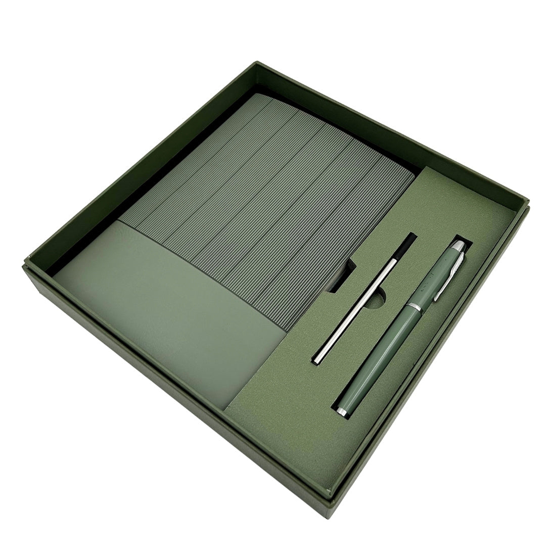 Set de Regalo Elegante con Grabado Personalizado - Cuaderno de Piel A5 en Verde Oliva con Bolígrafo y Recambio en Caja Estética de Regalo