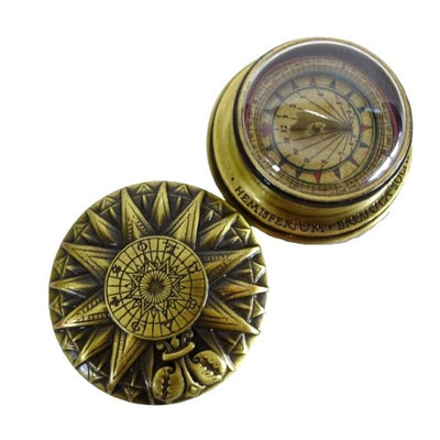 Brújula solar renacentista de latón con grabado - Elegante regalo vintage de 4,5 cm de altura y 8,5 cm de diámetro