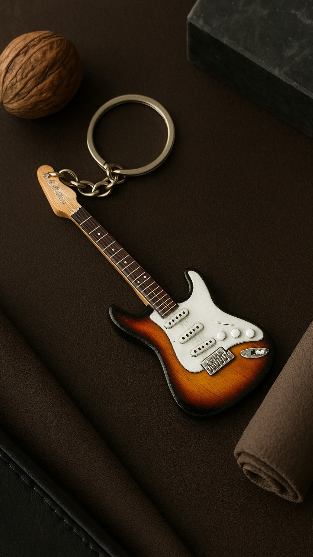 Breloczek do kluczy w kształcie gitary J. Hendrix z mahoniu z możliwością personalizacji grawerem