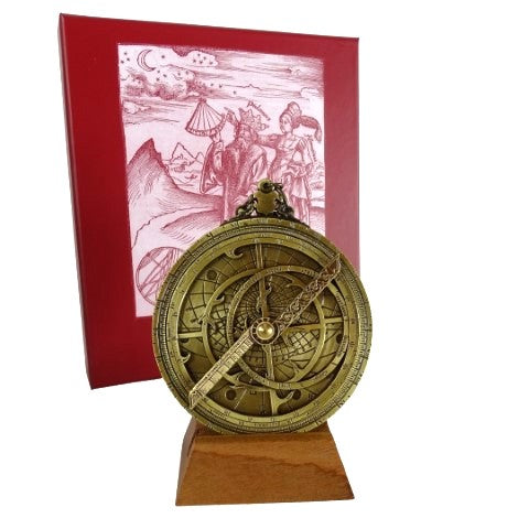 Astrolabio europeo H32 – réplica renacentista premium con posibilidad de personalización mediante grabado – regalo ideal con elegante pedestal de madera – altura 12 cm, hecho a mano con atención al detalle