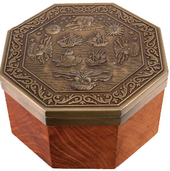 Brújula magnética cardán exclusiva H43 de latón y madera con grabado personalizado