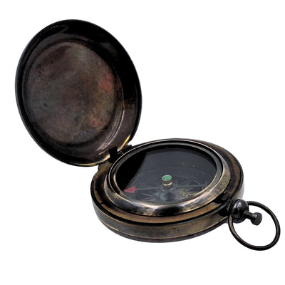 Brújula turística retro de latón con acabado antiguo y posibilidad de grabado – regalo ideal para viajeros y amantes de la naturaleza – dimensiones 6 x 5 x 1,75 cm, tapa protectora para el vidrio