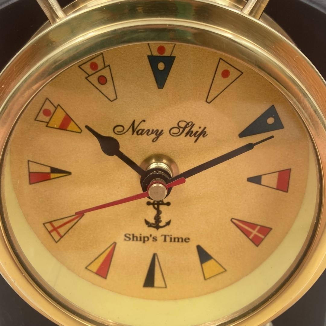 Reloj náutico de latón con grabado