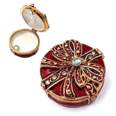 Exclusiva caja metálica de regalo con cristales B0118-08 en color rojo y dorado, posibilidad de personalización con grabado, ideal para joyas y regalo elegante para cualquier mujer, dimensiones 4x4x1 cm, estilo glamour