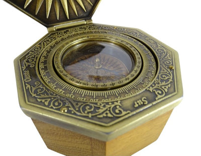 Brújula magnética cardán exclusiva H43 de latón y madera con grabado personalizado
