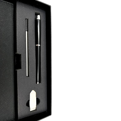 Elegante set de regalo premium con personalización – Cuaderno de cuero A5, bolígrafo y pendrive de 16GB en caja negro y dorado
