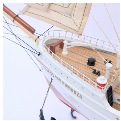 Modelo exclusivo de velero Dar Pomorza de 82 cm con posibilidad de personalización mediante grabado
