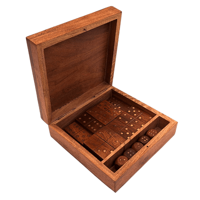 Elegante Set de Juegos en Caja de Madera con Grabado