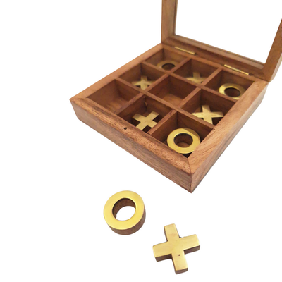Elegante juego de tres en raya en caja con tapa de cristal con posibilidad de personalización mediante grabado - conjunto de lujo de madera y latón, ideal para regalo a profesores y directores - dimensiones 12,5 x 12,5 x 2,5 cm