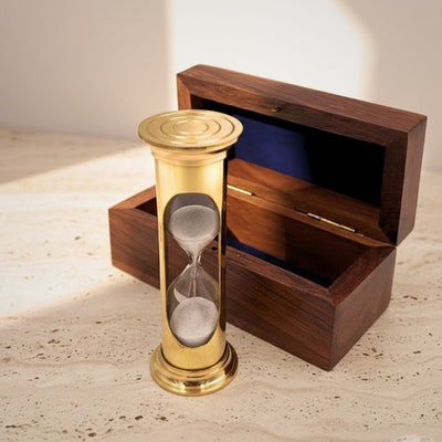 Reloj de arena redondo STP99 en caja de madera con posibilidad de personalización mediante grabado, de latón, dorado, 3 minutos, regalo ideal para amantes de los RPG y récords Guinness