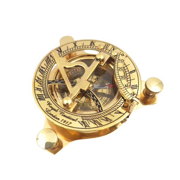 Brújula de latón con reloj de sol en estuche de cuero con posibilidad de personalización mediante grabado