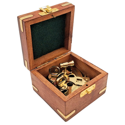 Sextante de latón en caja de madera con opción de grabado – Regalo elegante para navegantes y marineros, 7x7x4 cm, latón y vidrio de alta calidad